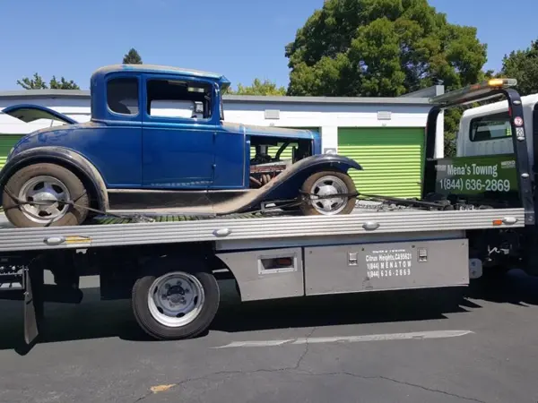 Ford T classic blue car towed by Mena's